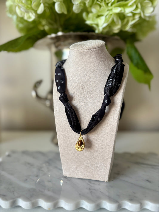 Black Oyster Scarf Necklace
